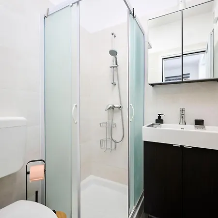 With Swimming Pool - 24680 Daire Umag