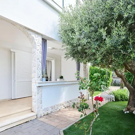 Daire With Swimming Pool - 24680 *