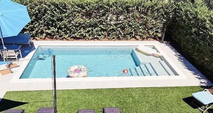 With Swimming Pool - 24680 Umag