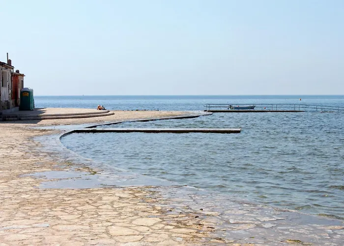 Apartman With Swimming Pool - 24680