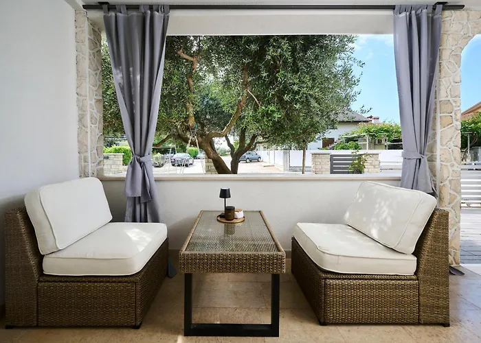 With Swimming Pool - 24680 Umag