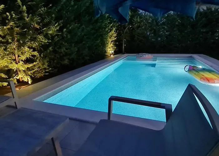 Apartman With Swimming Pool - 24680