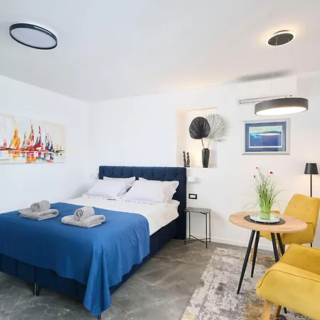 With Swimming Pool - 24680 Appartement