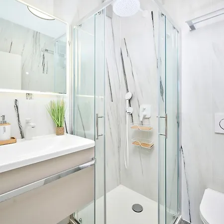 Апартаменты With Swimming Pools - 24680 *